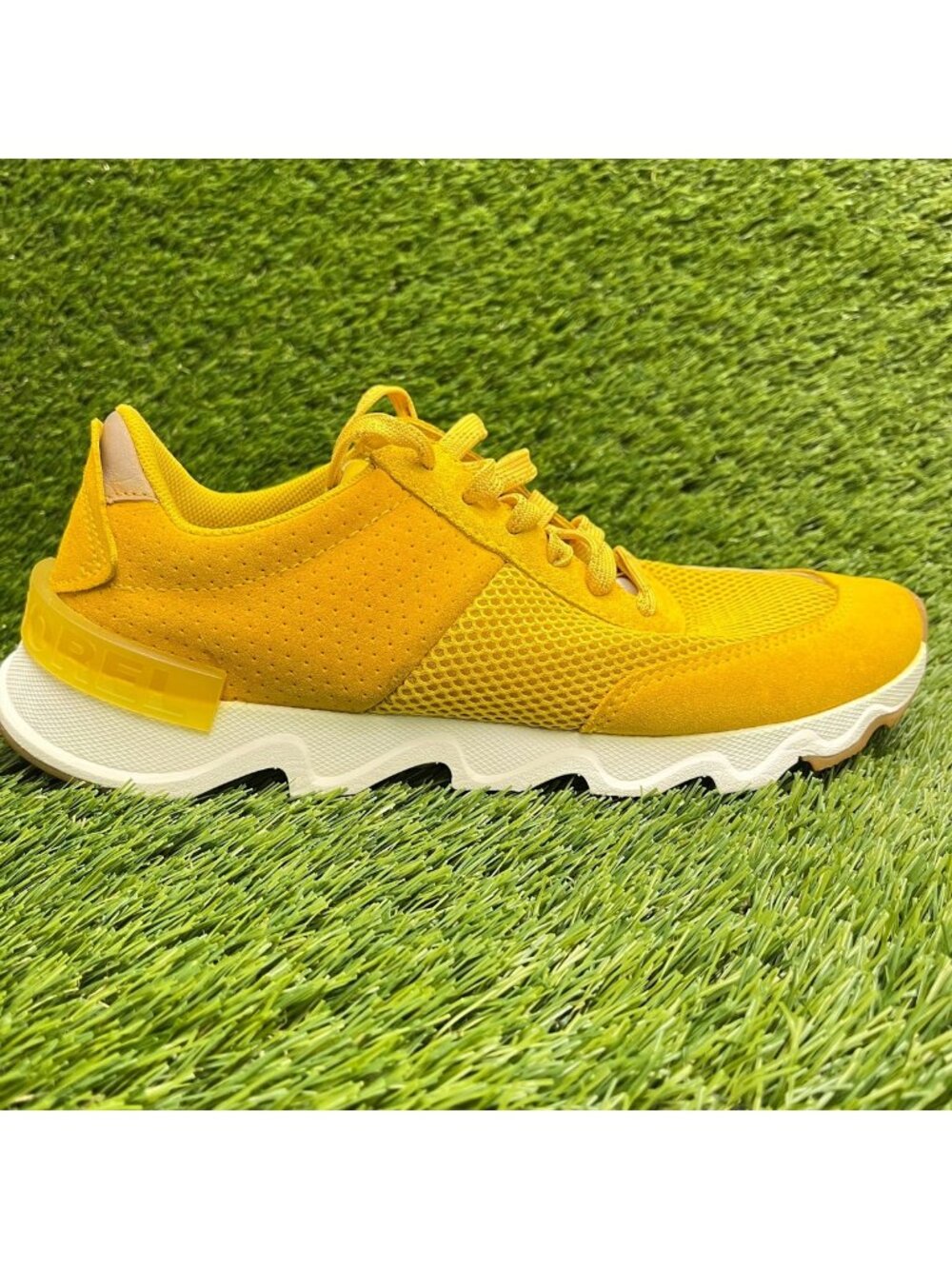 Sorel Kinetic Lite Mustard Yellow Womens Size 9 Athletic Running Shoes Sneakers